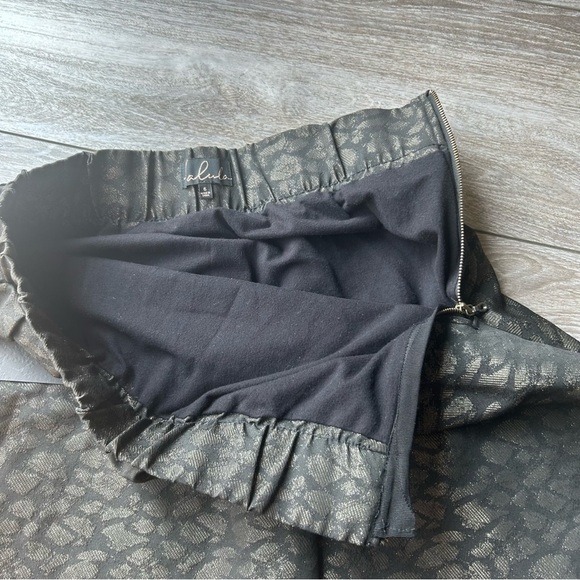 NWT Aritzia Talula Black & Bronze  Abstract Patterned Flared Mini Skirt - Picture 9 of 15